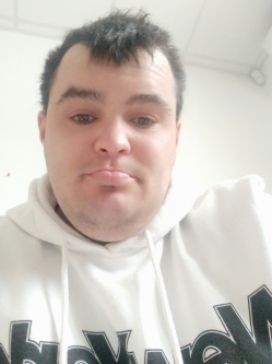�d�m, 28 �ves t�rskeres� f�rfi, Zs�mbok