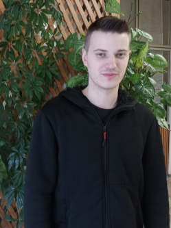 Robi, 27 �ves t�rskeres� f�rfi, Tabdi