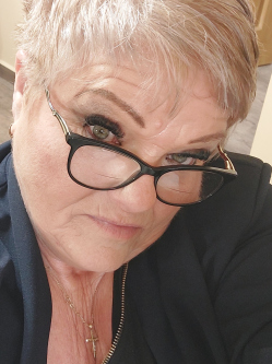 Ildik�, 67 �ves t�rskeres� n�, Tiszaf�red