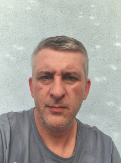 Karcsi, 47 �ves t�rskeres� f�rfi, Csorna
