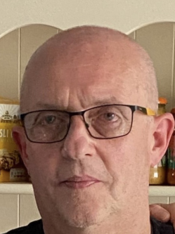 L�szl�, 67 �ves t�rskeres� f�rfi, Mez�hegyes