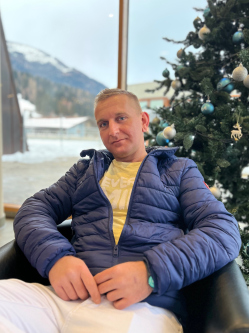 Attila, 34 �ves t�rskeres� f�rfi, Ny�regyh�za