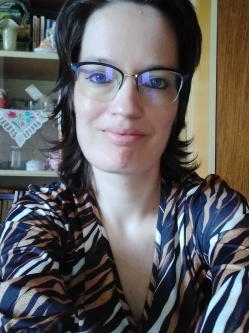 Judit, 39 �ves t�rskeres� n�, S�rv�r