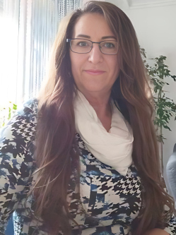 Marianna, 61 �ves t�rskeres� n�, Sziksz�