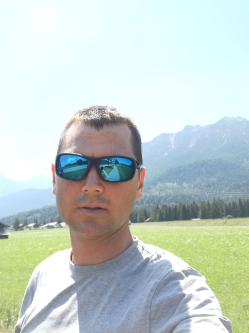 Bal�zs, 39 �ves t�rskeres� f�rfi, Bajororsz�g