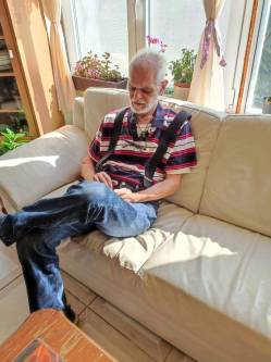 L�szl�, 74 �ves t�rskeres� f�rfi, G�d�ll�