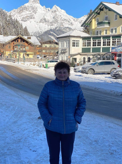 Julianna, 68 �ves t�rskeres� n�, D�ms�d
