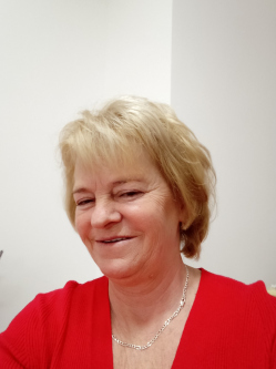 Kati, 58 �ves t�rskeres� n�, Balatonf�zf�