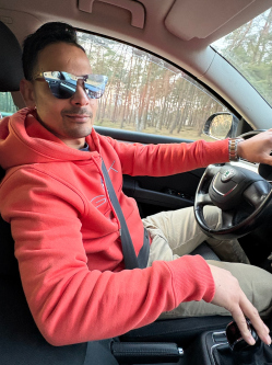 Lucian, 29 �ves t�rskeres� f�rfi, Als� - Sz�szorsz�g