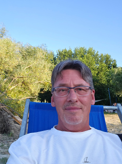 G�bor, 57 �ves szentendrei t�rskeres� f�rfi