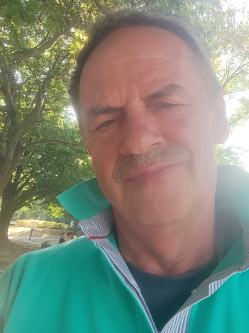 J�nos, 66 �ves t�rskeres� f�rfi, P�teri