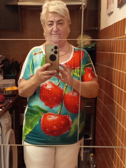 Anna, 70 �ves t�rskeres� n�, Tatab�nya