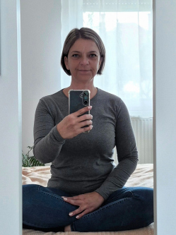 Ani, 45 �ves t�rskeres� n�, Gyula