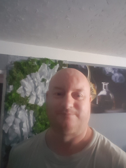 Zolt�n, 43 �ves t�rskeres� f�rfi, Moh�cs