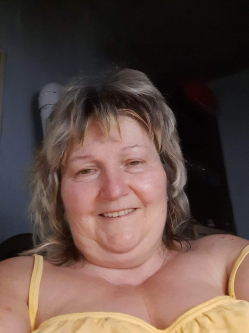 Julika, 65 �ves t�rskeres� n�, P�hi