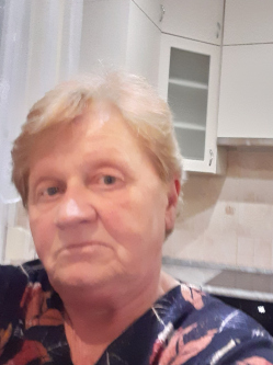 Gy�ngyi, 61 �ves t�rskeres� n�, Szigetszentmikl�s