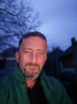 Attila, 46 �ves t�rskeres� f�rfi, Mak�