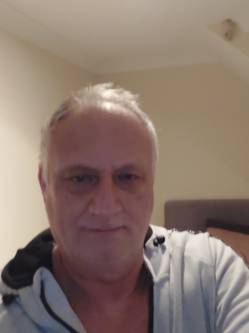 Tibi, 67 �ves t�rskeres� f�rfi, Dublin f�v�ros (Baile �tha Cliath)