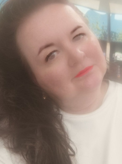 �gi, 57 �ves t�rskeres� n�, Nagyk�r�s
