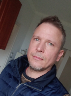 Ferenc, 45 �ves t�rskeres� f�rfi, Kunszentm�rton