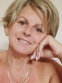 Erzs�bet, 55 �ves t�rskeres� n�, Ajka