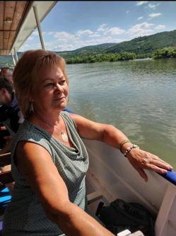 Anna, 66 �ves t�rskeres� n�, Gy�ngy�s