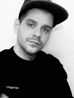 Gabor, 35 �ves t�rskeres� f�rfi, P�cs