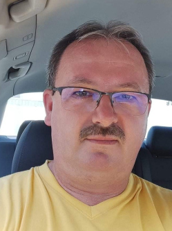 Zolt�n, 53 �ves t�rskeres� f�rfi, D�ge