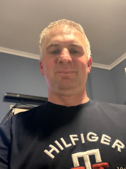 Attila, 41 �ves t�rskeres� f�rfi, S�tony