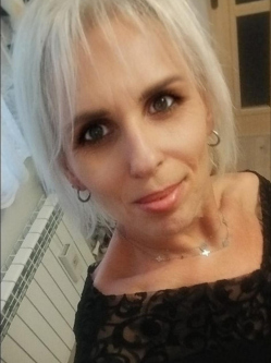 T�nde, 49 �ves t�rskeres� n�, Veszpr�m