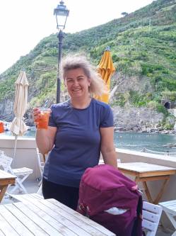 Niki, 47 �ves t�rskeres� n�, Markaz
