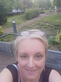 Vir�g, 52 �ves t�rskeres� n�, �jk�gy�s