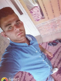 Atti, 26 �ves t�rskeres� f�rfi, Baktal�r�nth�za