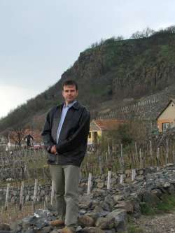 Zoltan, 57 �ves t�rskeres� f�rfi, S�rv�r