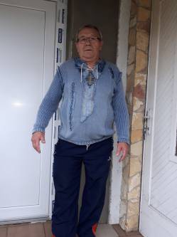J�zsef, 72 �ves t�rskeres� f�rfi, K�taj