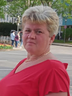 T�ndi, 57 �ves t�rskeres� n�, Salzburg