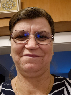 Jutka, 60 �ves t�rskeres� n�, Mak�