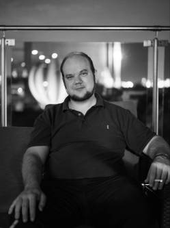 Tibor, 43 �ves t�rskeres� f�rfi, Ny�regyh�za