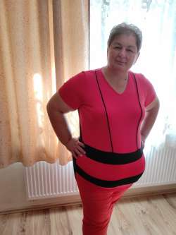 KaTa, 54 �ves t�rskeres� n�, Hajd�n�n�s