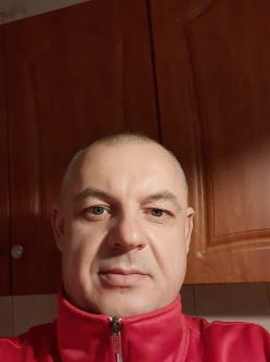 Csabi, 48 �ves t�rskeres� f�rfi, M�lyk�t