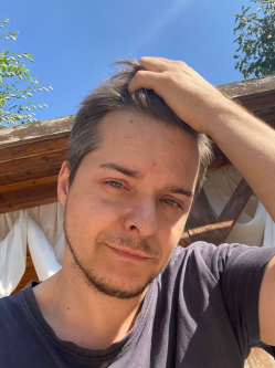 Viktor, 35 �ves t�rskeres� f�rfi, Hajd�szoboszl�