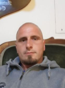 Ferenc, 44 �ves t�rskeres� f�rfi, P�pa