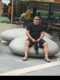 Norbert, 44 �ves s�rospataki t�rskeres� f�rfi