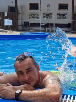 Antal, 44 �ves koml�i t�rskeres� f�rfi