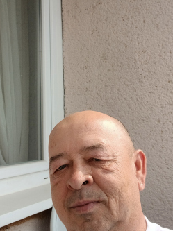 Laszlo, 53 �ves t�rskeres� f�rfi, G�d