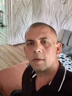 Zsolt, 47 �ves t�rskeres� f�rfi, K�polna