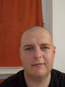 Bal�zs, 43 �ves t�rskeres� f�rfi, B�