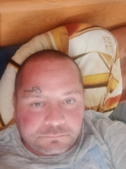 Zsolti, 40 �ves t�rskeres� f�rfi, Szigethalom