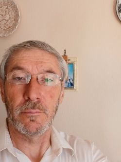 J�zsef, 60 �ves szurdokp�sp�ki t�rskeres� f�rfi