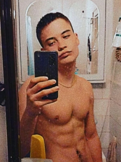 Kristóf, 22 éves társkereső férfi, Vác